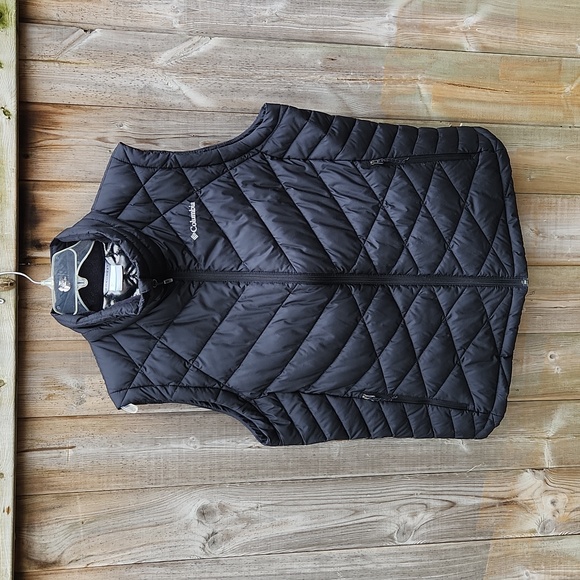Columbia Jackets & Blazers - Columbia size 1x black puffer vest